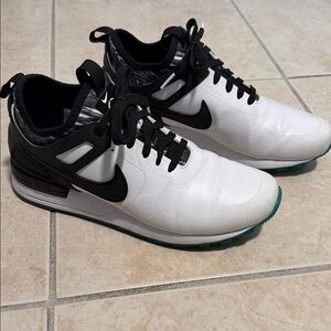 Nike White and Black Sneakers